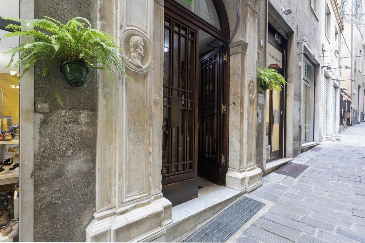 Near The Cathedral By Wonderful Italy * Génova